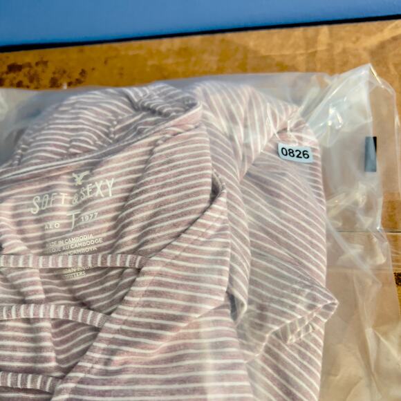 American Eagle Outfitters Soft & Sexy T-Shirt Woman's Small Bell Sleeve V-Neck - Picture 14 of 14